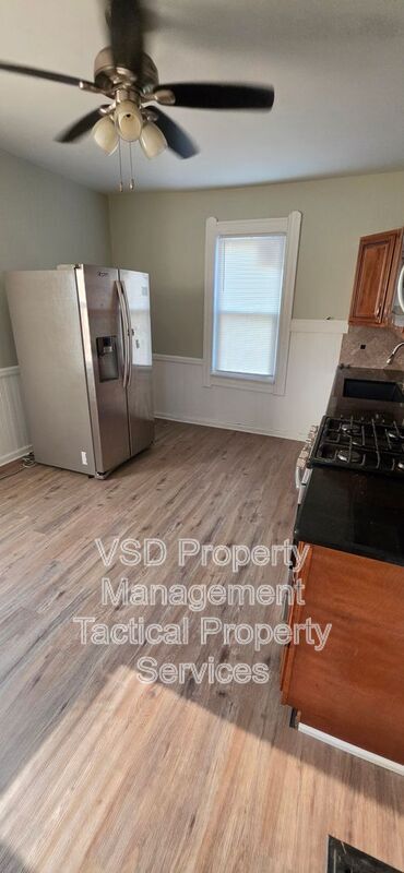 Building Photo - 3062 W 51st St