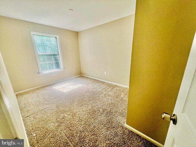 Building Photo - 4704 S Park Ct