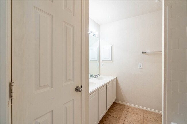 Building Photo - 2505 Monroe Dr