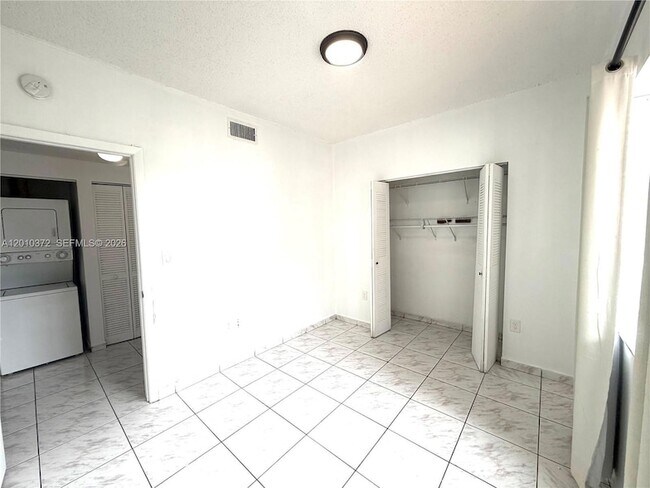 Building Photo - 8019 Lake Dr