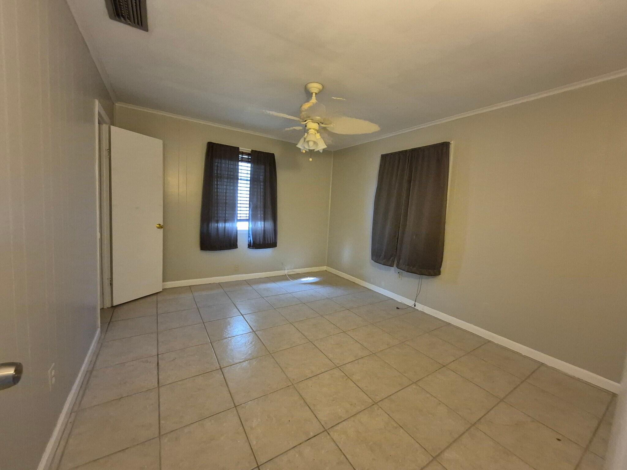 Building Photo - 1016 Elm St