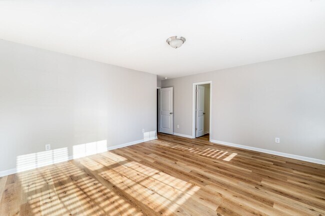 Building Photo - Spacious 5-Bed, 3.5-Bath Residence with 4,003 Sqft, Master on 1st Floor, Elegant Design, & Versat...