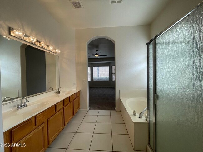 Building Photo - 3820 S Barberry Pl