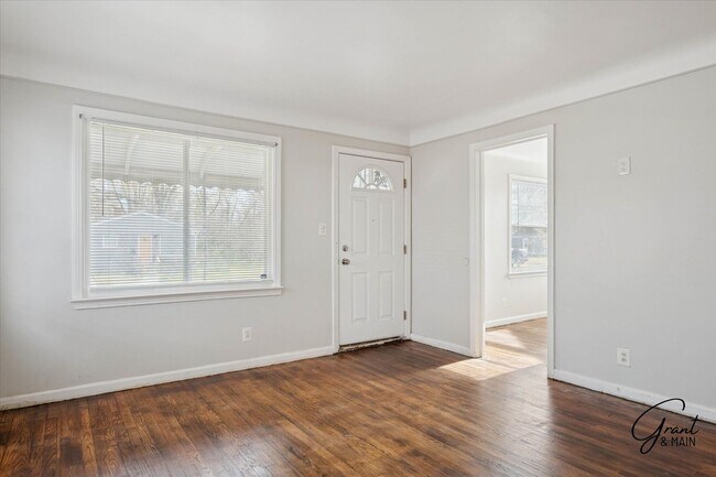 Building Photo - 2 bedroom - 2 bath - Detroit gem - $1200