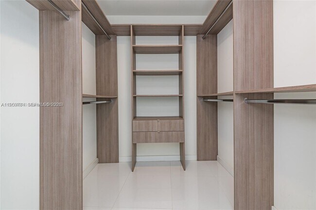 Building Photo - 851 NE 1st Ave