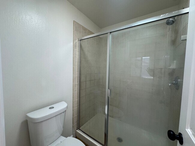 Building Photo - Spacious SW home with an office!