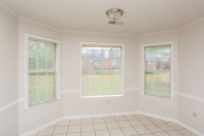 Building Photo - 4111 Meadow Ct Dr