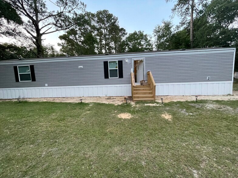 Building Photo - 203 Poplar St