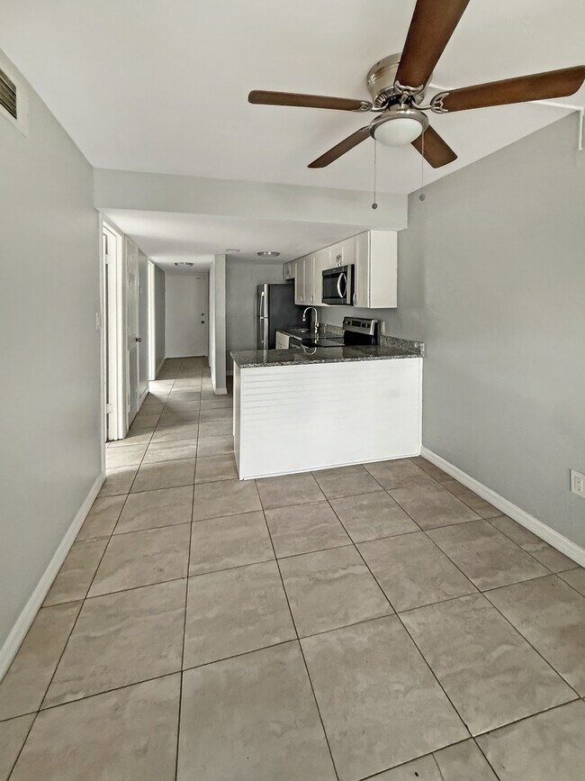 Building Photo - 2505 Hanson St