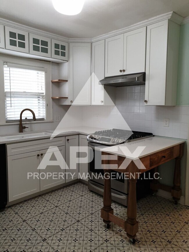 Building Photo - NORTH KNOX - 3 Bd Single Family Brick Ranc...