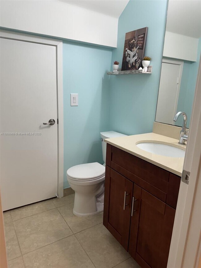 Building Photo - 4849 NW 57th Ct