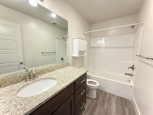 Building Photo - 4 bedroom 2.5 bath Plain City House