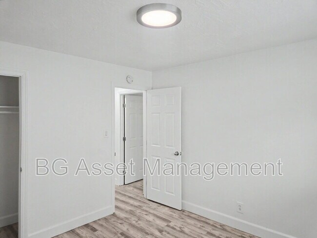 Building Photo - 1448 Merced St