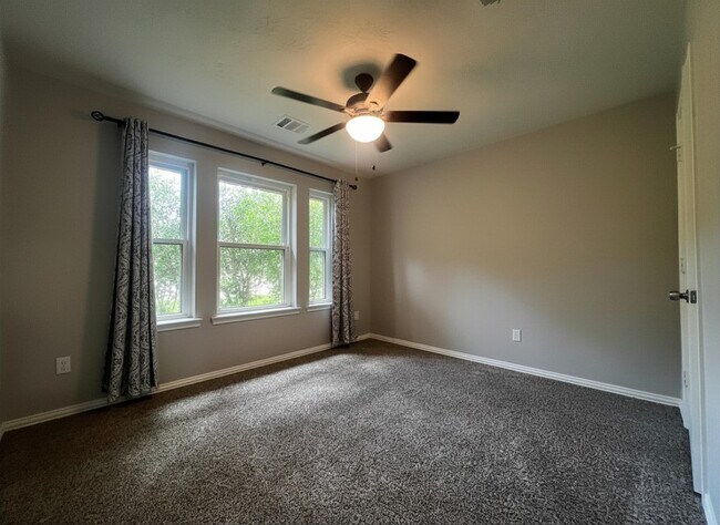 Building Photo - 25314 Laurel Green St