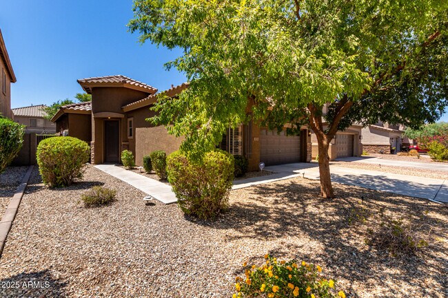 Building Photo - 2731 W Cottonwood Ln