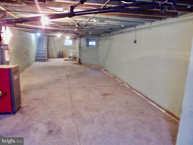 Building Photo - 405 W Ruscomb St