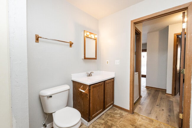 Building Photo - 603 Bakertown Dr