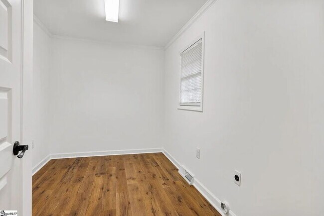 Building Photo - 300 Woodlake Rd