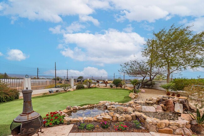 Building Photo - Long Term 4 Bedroom Rental with a Beautifu...