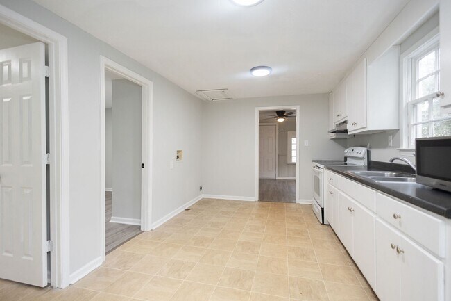 Building Photo - 2 Bedroom House for Rent in Macon, GA – THIS IS NOT A DUPLEX Near Mercer University | $700/mo