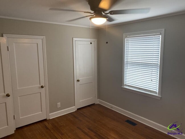 Building Photo - 2740 Northwoods Dr S