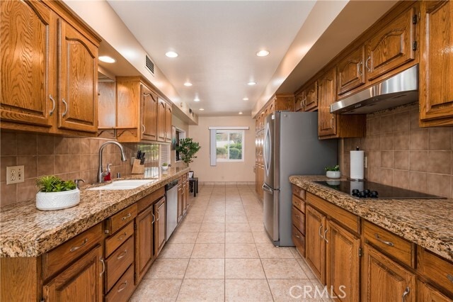 Building Photo - 2328 E Vine Ave