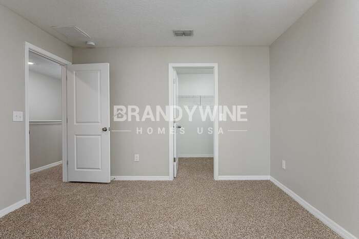 Building Photo - 8654 Ravenna Dr