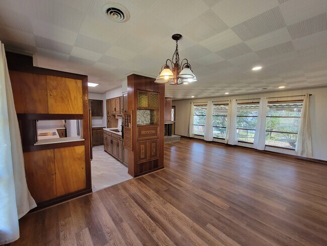 Building Photo - 477 Civitan St