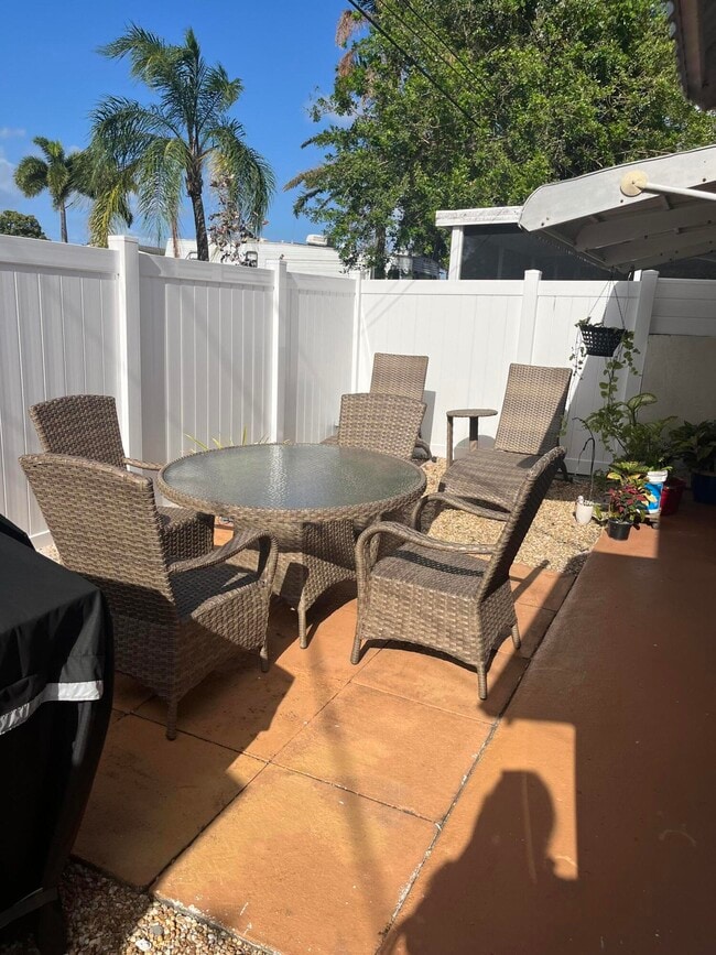 Building Photo - 5843 Albert Rd