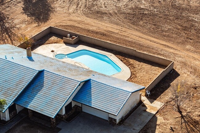 Building Photo - 15293 Golden Star Ave