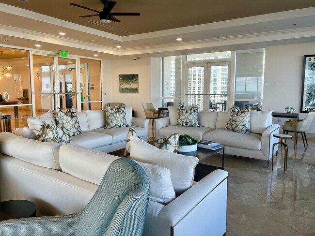 Building Photo - 511 SE 5 Ave