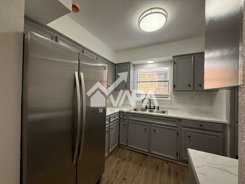 Building Photo - 4103 Family Tree Dr