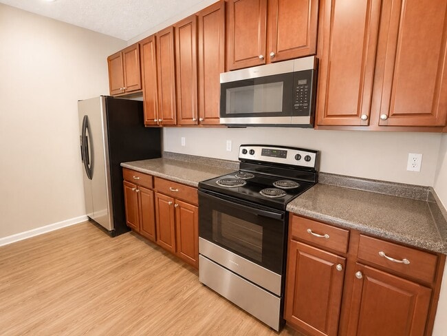 Building Photo - 2704 Bradford Commons Dr