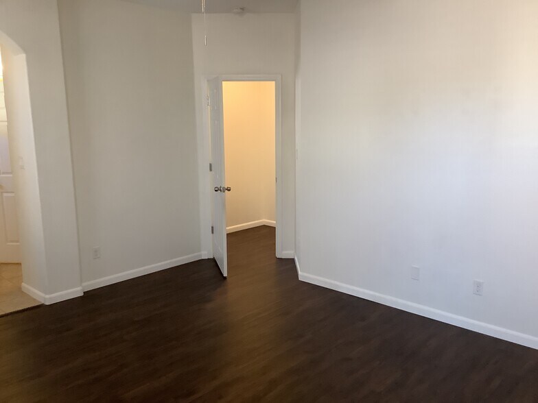 Building Photo - 6835 Old Mesa Dr NW