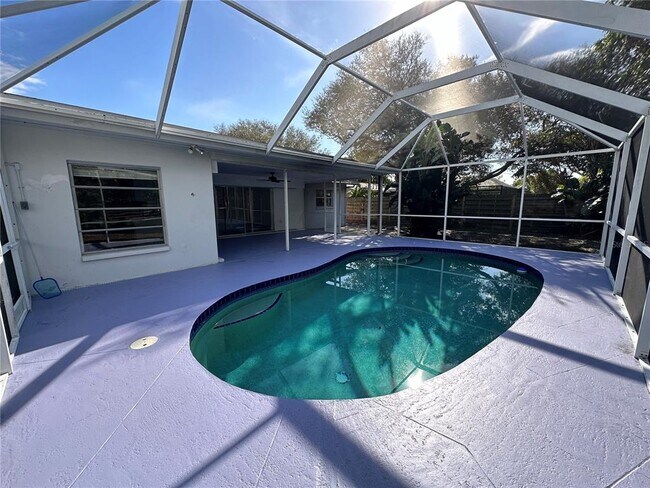 Building Photo - 2487 Breakwater Cir