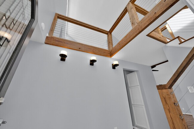 Building Photo - 294 Shades Crest Rd