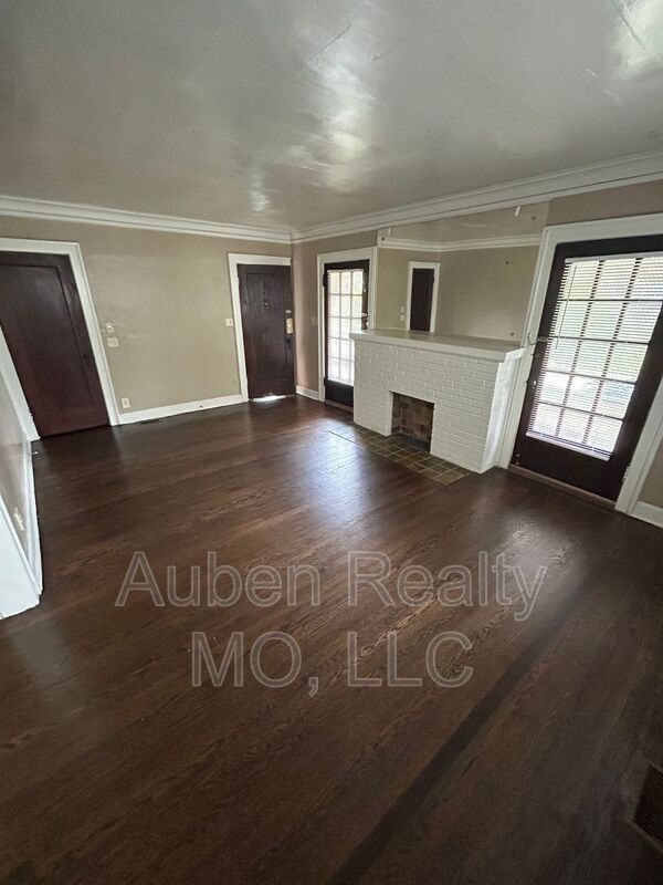 Building Photo - 5303 Charlotte St
