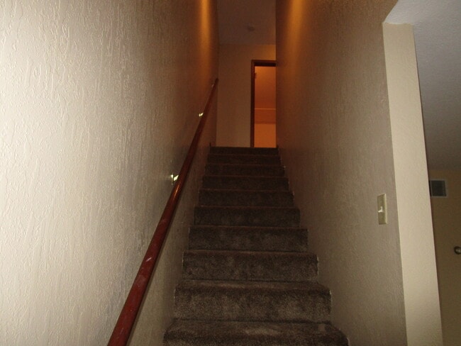 Building Photo - 3 Bedroom Duplex in Albion!!!