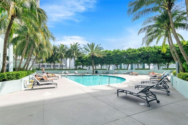 Building Photo - 1900 N Bayshore Dr