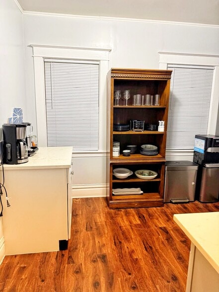 Building Photo - 807 W Vine St