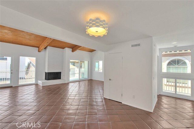 Building Photo - 310 Bayview Dr