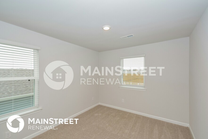Building Photo - 2323 Curbow Dr