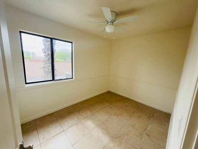 Building Photo - 3282 N Mica Dr