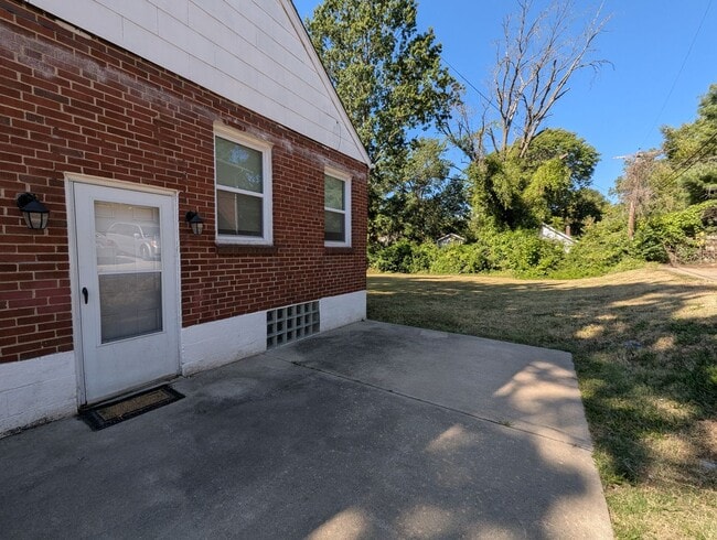 Building Photo - Pretty on Penfield - 3 Bedroom, 1 Bath Cha...