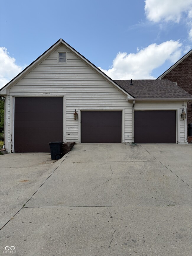 Building Photo - 10211 Hidden Mdw Ln