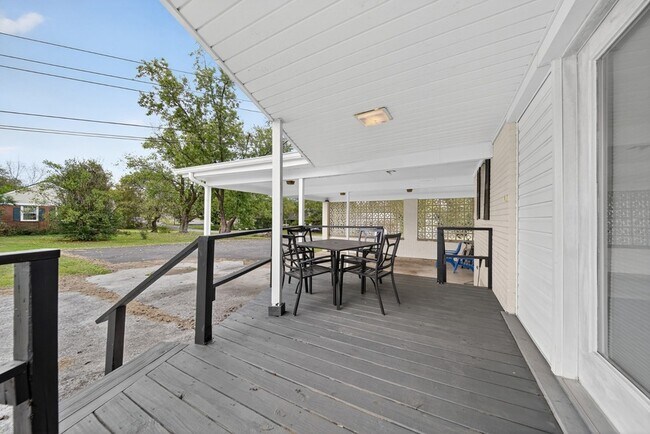 Building Photo - 147 Sunset Dr