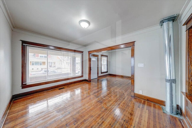 Building Photo - 960 Eastern Ave