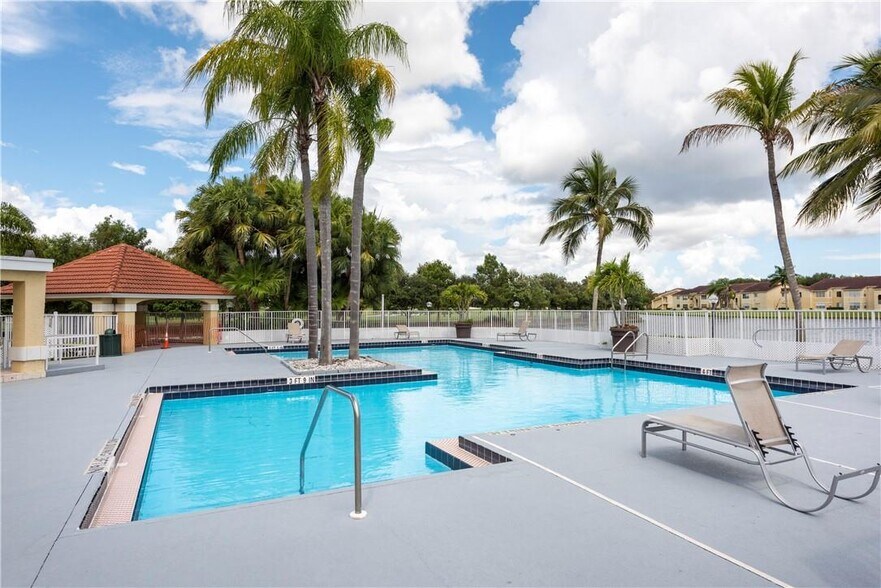 Building Photo - 731 Vista Isles Dr