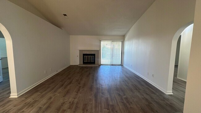 Building Photo - (APPLICATION PENDING)  Remodeled Single St...