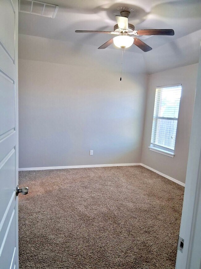 Building Photo - Beautiful 4-Bedroom Home in Edmond – Avail...